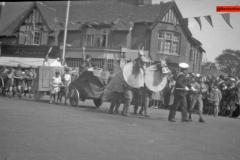 136-King-George-V-Jubilee-floats-in-High-St-corner-of-Burnhill-Rd-1935