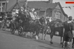 137-King-George-V-Jubilee-floats-in-High-St-corner-of-Burnhill-Rd-