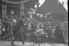 139-King-George-V-Jubilee-floats-in-High-St-outside-Three-Tuns-1935