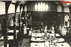 123-Christ-Church-Red-Cross-Hospital-The-man-standing-on-the-right-is-Leon-Degroote-a-recovering-Belgian-soldier-working-as-an-orderly-1915