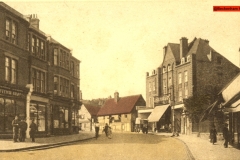 130-High-St-Fairfield-Rd-on-left-JSainsburys-in-large-building-on-right-building-still-there-today-Note-the-soldiers-on-the-corner-1921