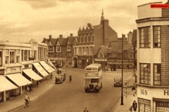131-High-St-juction-of-Village-Way-three-Tuns-out-of-sight-on-right-c1957