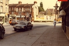 135-Looking-at-Manor-Rd-outside-The-Beckenham-Public-House-now-Tonic-Bar-in-1985
