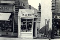 154-The-Fruit-Shop-now-demolished-next-to-Boots-1960