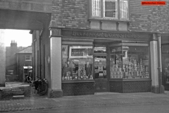170-Beckenham-Corn-stores-181-High-St-1955