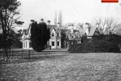 181-The-Whitmores-in-Kelsey-Lane-this-became-Beau-Lodge-seen-here-oprior-to-fire-that-destroyed-half-of-building-c1880