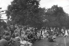 124-VE-Day-celebrations-in-Croydon-Rec