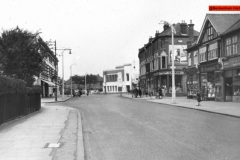 173-Croydon-Road-looking-towards-Memorial-and-Cinema-c1930s