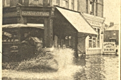 130-Manor-Road-left-Kelsey-Park-Road-right-after-the-hail-storm-in-1922