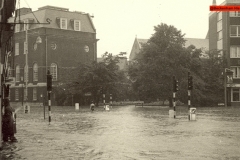 146-Floods-in-High-St-looking-over-at-Kelsey-Park-Rd-note-girl-in-water-1968