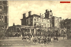 126-The-Woolwich-drag-hounds-meet-a-The-Railway-Hot-1905